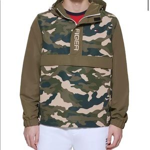 Tommy Hilfiger Men’s Retro Lightweight Taslan Hooded Popover Water Resistant
